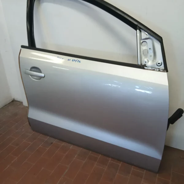 Porta anteriore destra Volkswagen Polo (2009 – 2014) 1.6 55 KW diesel 6R3831056J CAY