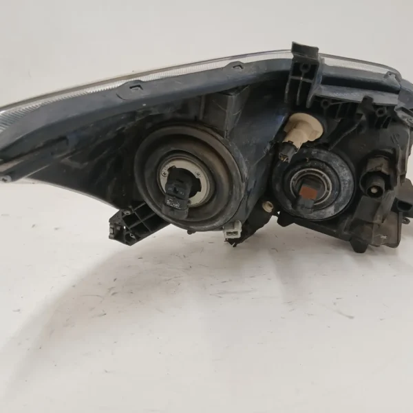 Faro ant. sinistra Toyota Auris (2007 – oggi) 1.4 71 KW benzina 8117002460 4ZZ FE
