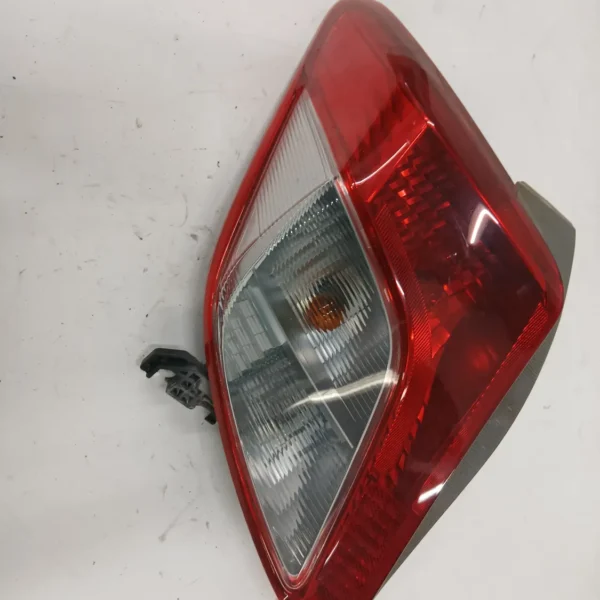 Faro posteriore sinistra Toyota Yaris (2011 – 2015) 1.0 51 KW benzina 815610D370 1KR FE