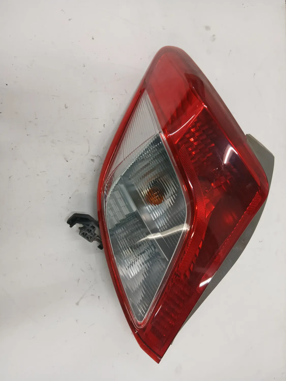 Faro posteriore sinistra Toyota Yaris (2011 – 2015) 1.0 51 KW benzina 815610D370 1KR FE