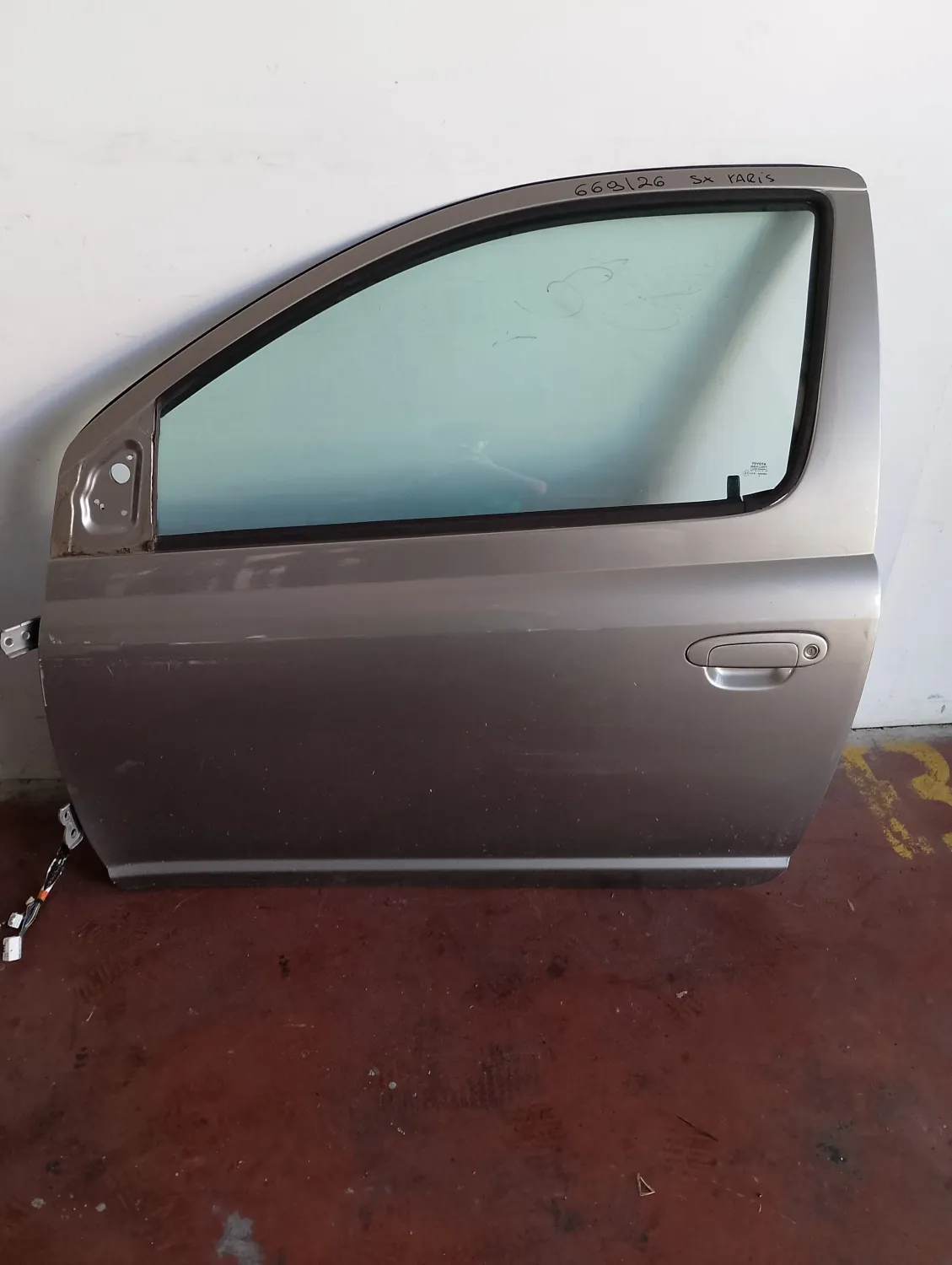 Porta anteriore sinistra Toyota Yaris (2001 – 2005) 1.3 64 KW benzina 670020D090 2SZ FE
