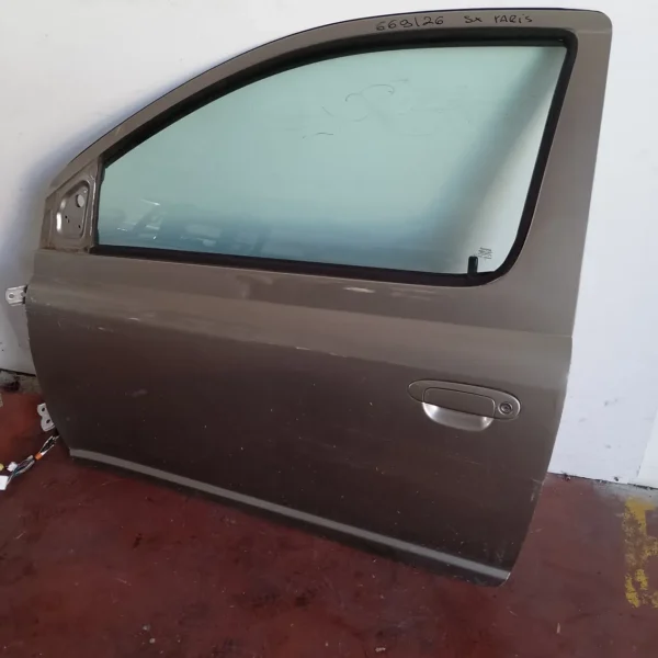 Porta anteriore sinistra Toyota Yaris (2001 – 2005) 1.3 64 KW benzina 670020D090 2SZ FE