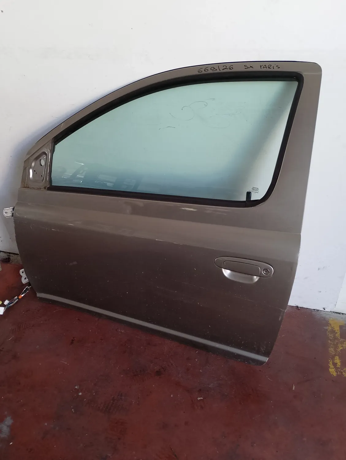 Porta anteriore sinistra Toyota Yaris (2001 – 2005) 1.3 64 KW benzina 670020D090 2SZ FE