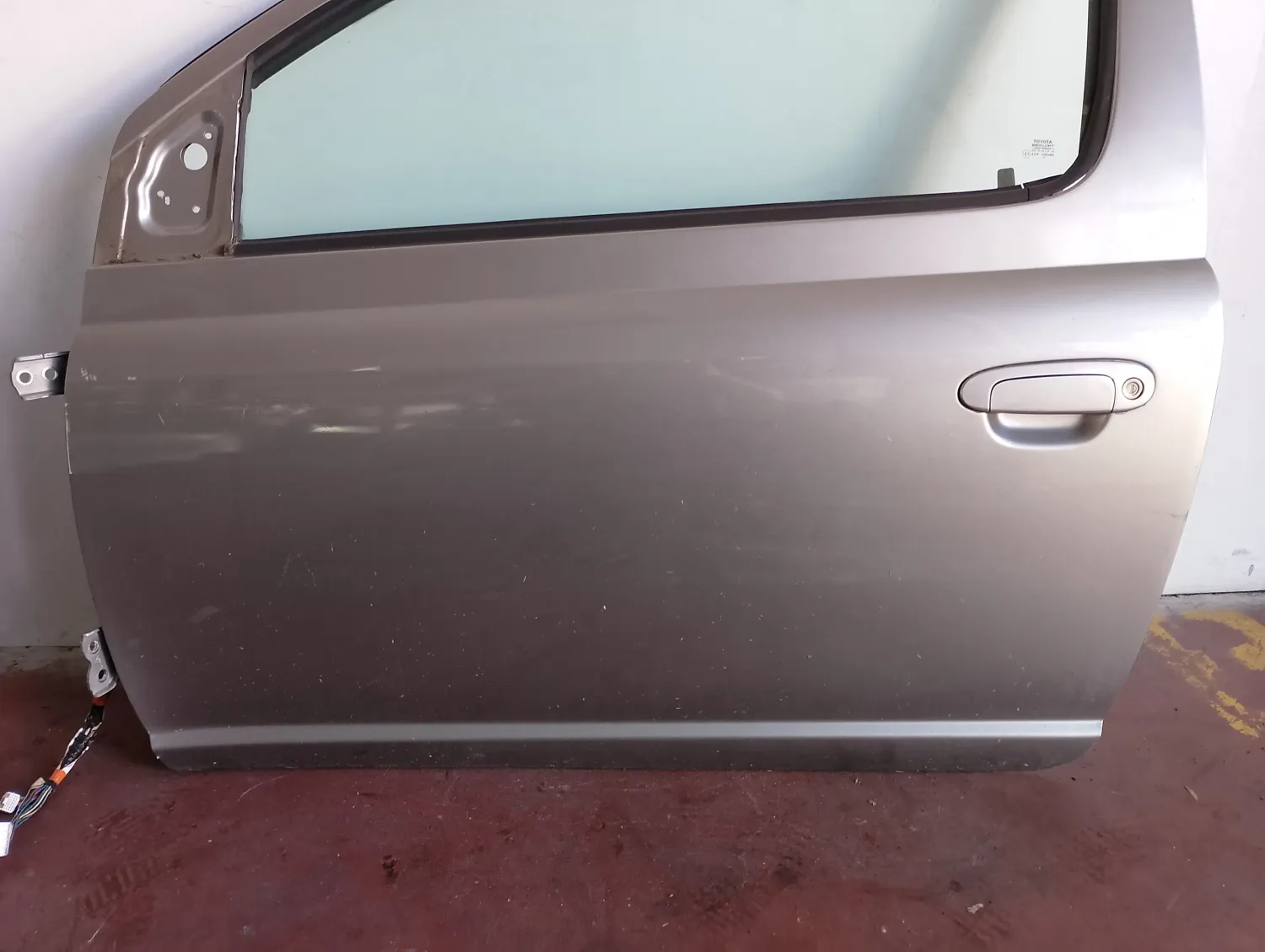 Porta anteriore sinistra Toyota Yaris (2001 – 2005) 1.3 64 KW benzina 670020D090 2SZ FE