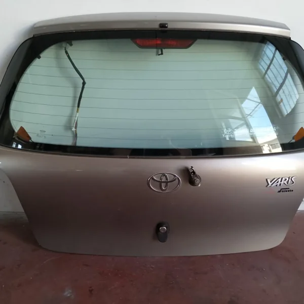 Portellone post. Toyota Yaris (2001 – 2005) 1.3 64 KW benzina 670050D020 2SZ FE