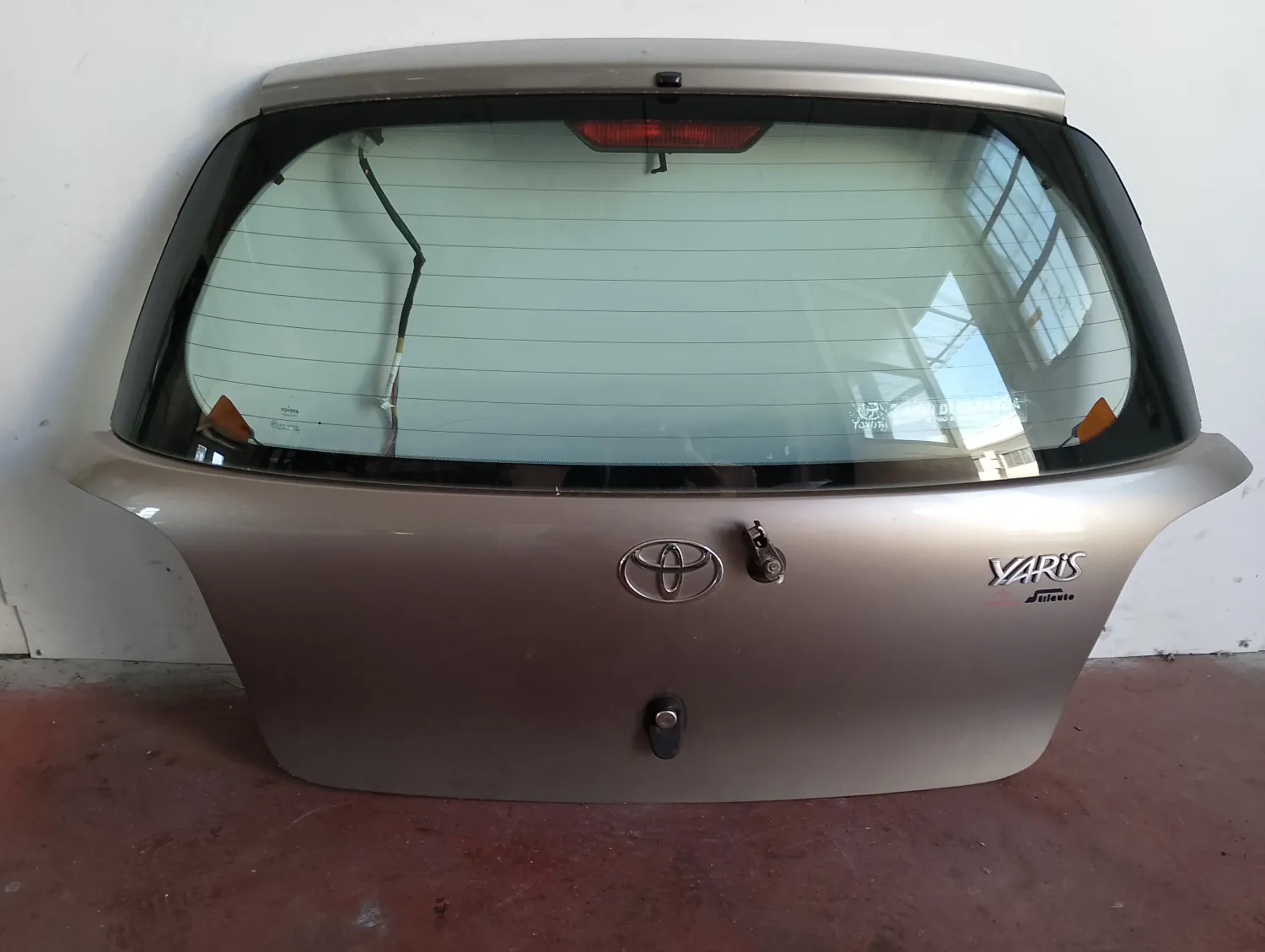 Portellone post. Toyota Yaris (2001 – 2005) 1.3 64 KW benzina 670050D020 2SZ FE