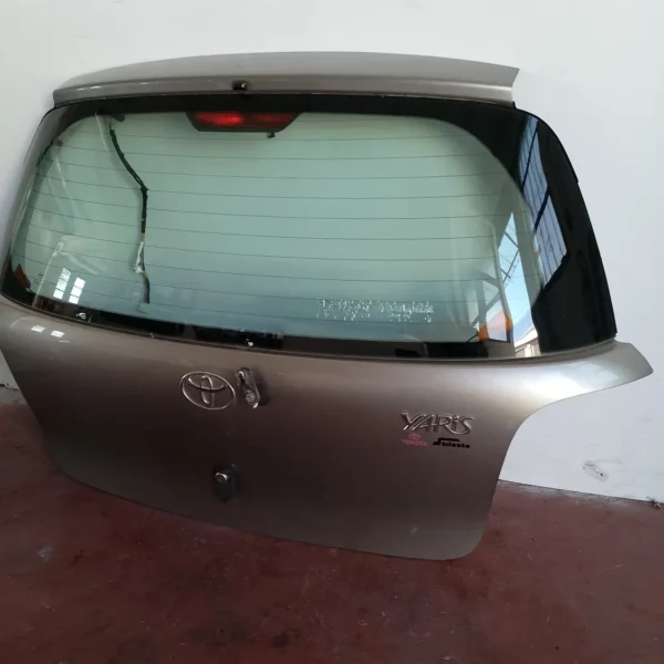 Portellone post. Toyota Yaris (2001 – 2005) 1.3 64 KW benzina 670050D020 2SZ FE