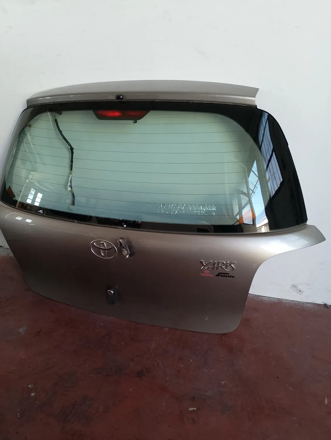 Portellone post. Toyota Yaris (2001 – 2005) 1.3 64 KW benzina 670050D020 2SZ FE