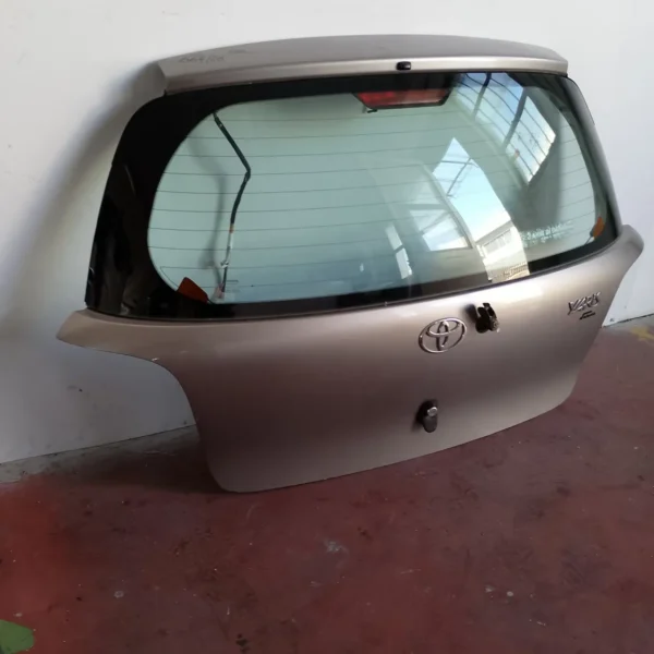 Portellone post. Toyota Yaris (2001 – 2005) 1.3 64 KW benzina 670050D020 2SZ FE