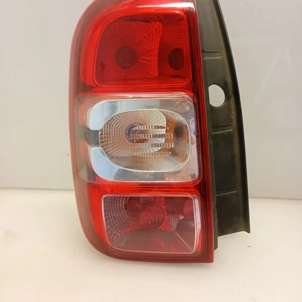 Faro posteriore sinistra Dacia Duster (2013 – 2018) 1.5 80 KW diesel 265506837R K9K R8