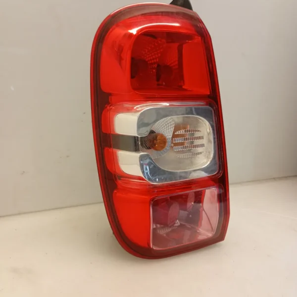 Faro posteriore sinistra Dacia Duster (2013 – 2018) 1.5 80 KW diesel 265506837R K9K R8