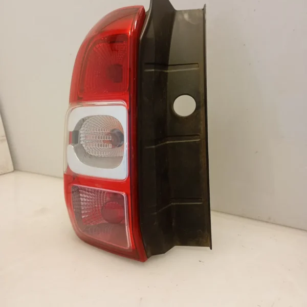 Faro posteriore sinistra Dacia Duster (2013 – 2018) 1.5 80 KW diesel 265506837R K9K R8