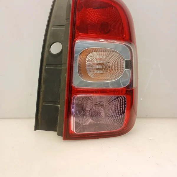 Faro posteriore destra Dacia Duster (2013 – 2018) 1.5 80 KW diesel 265551679R K9K R8
