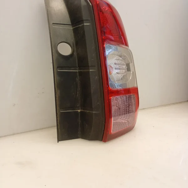 Faro posteriore destra Dacia Duster (2013 – 2018) 1.5 80 KW diesel 265551679R K9K R8
