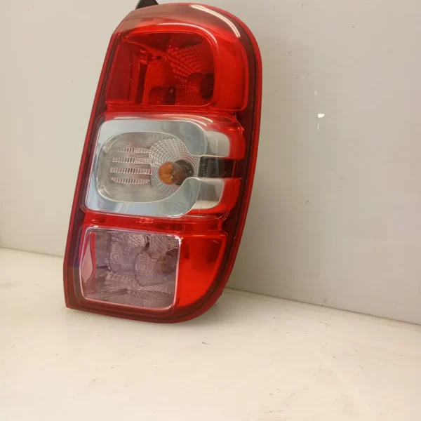 Faro posteriore destra Dacia Duster (2013 – 2018) 1.5 80 KW diesel 265551679R K9K R8