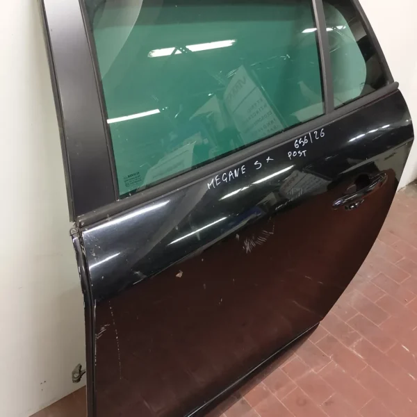 Porta posteriore sinistra Renault Megane 3a Serie (2013 – 2016) 1.5 81 KW diesel 821013264R K9K A6