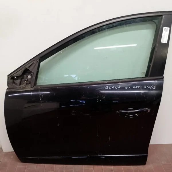 Porta anteriore sinistra Renault Megane 3a Serie (2013 – 2016) 1.5 81 KW diesel 801015772R K9K A6