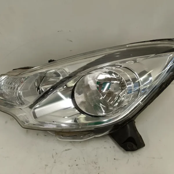 Faro ant. sinistra Ds DS3 (2009 – 2016) 1.4 70 KW benzina 1606931680 8FP