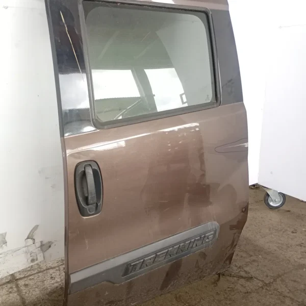 Porta scorrevole post. sinistra Fiat Doblo’ (2015 – oggi) 1.6 88 KW diesel 55280444