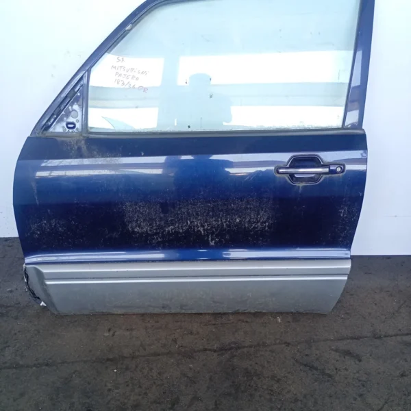 Porta anteriore sinistra Mitsubishi Pajero (2000 – 2007) 3.2 118 KW diesel 5700A883 4M41