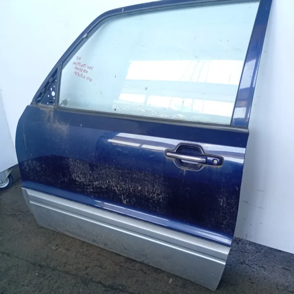 Porta anteriore sinistra Mitsubishi Pajero (2000 – 2007) 3.2 118 KW diesel 5700A883 4M41