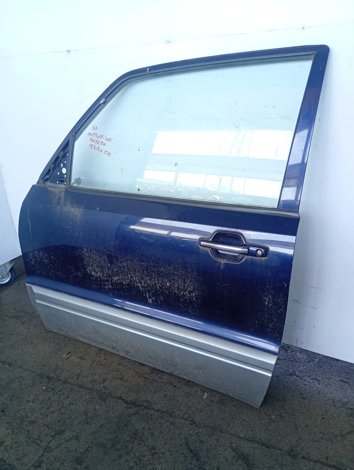 Porta anteriore sinistra Mitsubishi Pajero (2000 – 2007) 3.2 118 KW diesel 5700A883 4M41