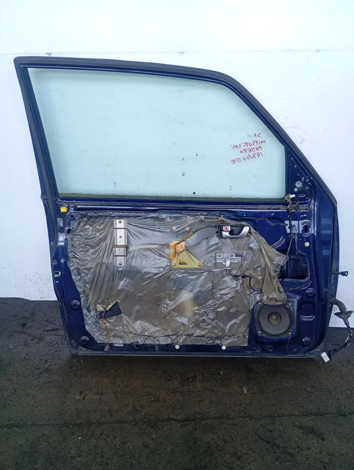 Porta anteriore sinistra Mitsubishi Pajero (2000 – 2007) 3.2 118 KW diesel 5700A883 4M41