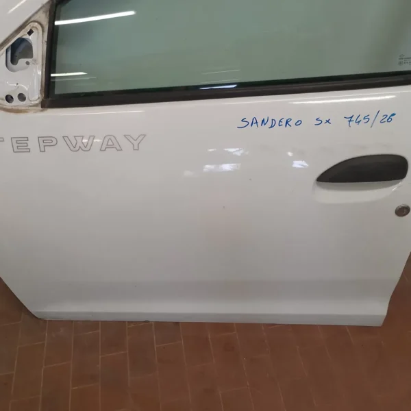Porta anteriore sinistra Dacia Sandero 2a Serie (2012 – 2021) 1.5 66 KW diesel 801012479R K9K C6