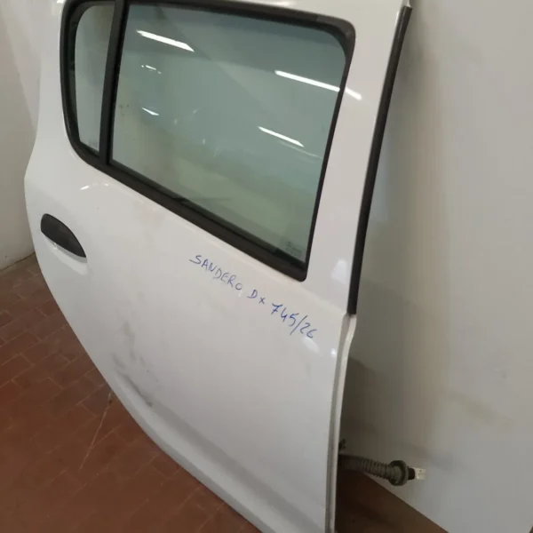 Porta posteriore destra Dacia Sandero 2a Serie (2012 – 2021) 1.5 66 KW diesel 821002434R K9K C6