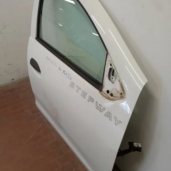 Porta anteriore destra Dacia Sandero 2a Serie (2012 – 2021) 1.5 66 KW diesel 801007952R K9K C6