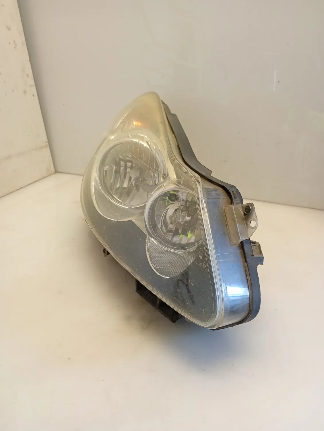 Faro ant. destra Opel Corsa (2006 – 2011) 1.3 55 KW diesel 93189366 Z13DTJ