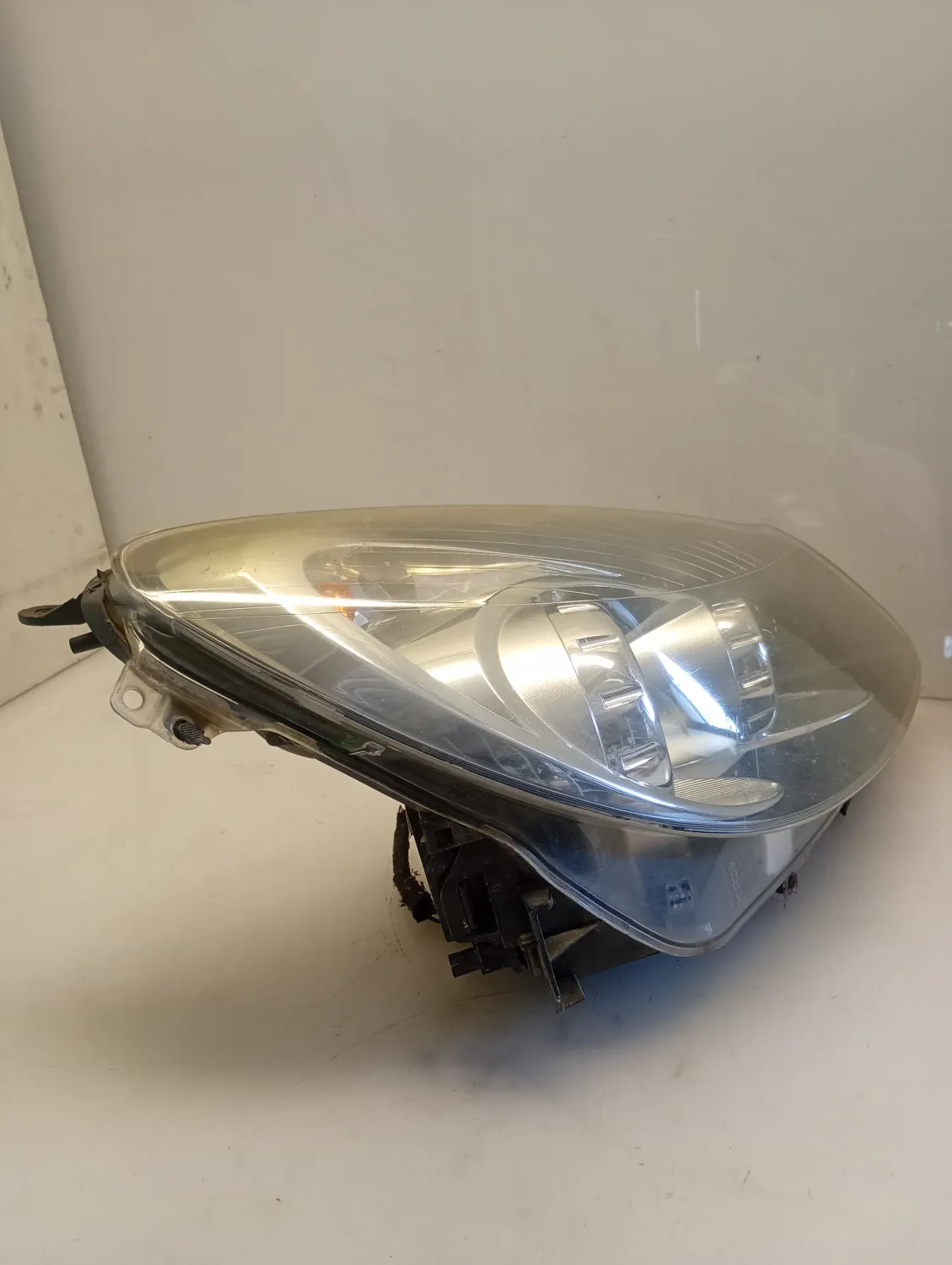 Faro ant. destra Opel Corsa (2006 – 2011) 1.3 55 KW diesel 93189366 Z13DTJ