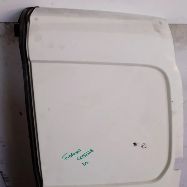 Battente post. destra Fiat Fiorino (2007 – 2016) 1.3 55 KW diesel 1393312080 199A9000