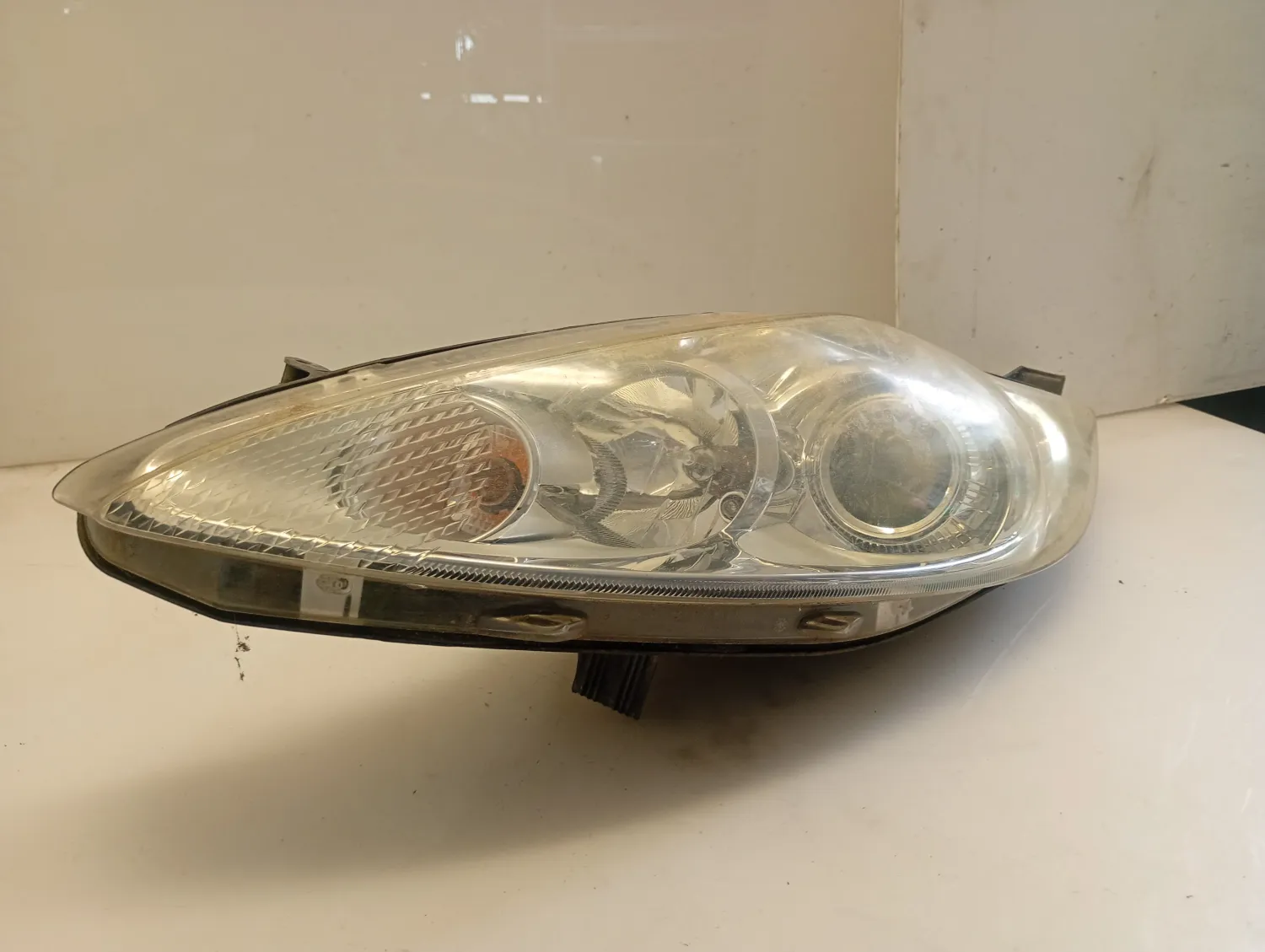 Faro ant. sinistra Ford Fiesta (2008 – 2013) 1.4 50 KW diesel 1740028 F6JD