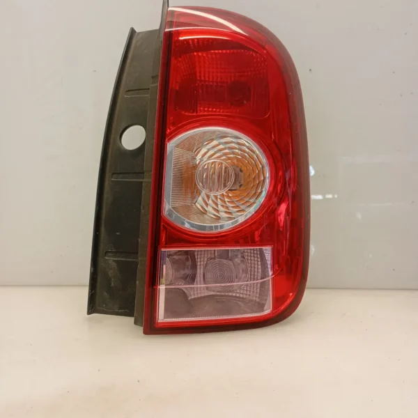 Faro posteriore destra Dacia Duster (2010 – 2013) 1.6 77 KW benzina 265500033R K4M H6