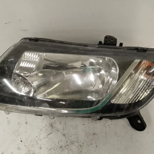 Faro ant. sinistro Dacia Sandero 2a Serie (2012 – 2021) 1.5 66 KW diesel 260601236R K9K C6