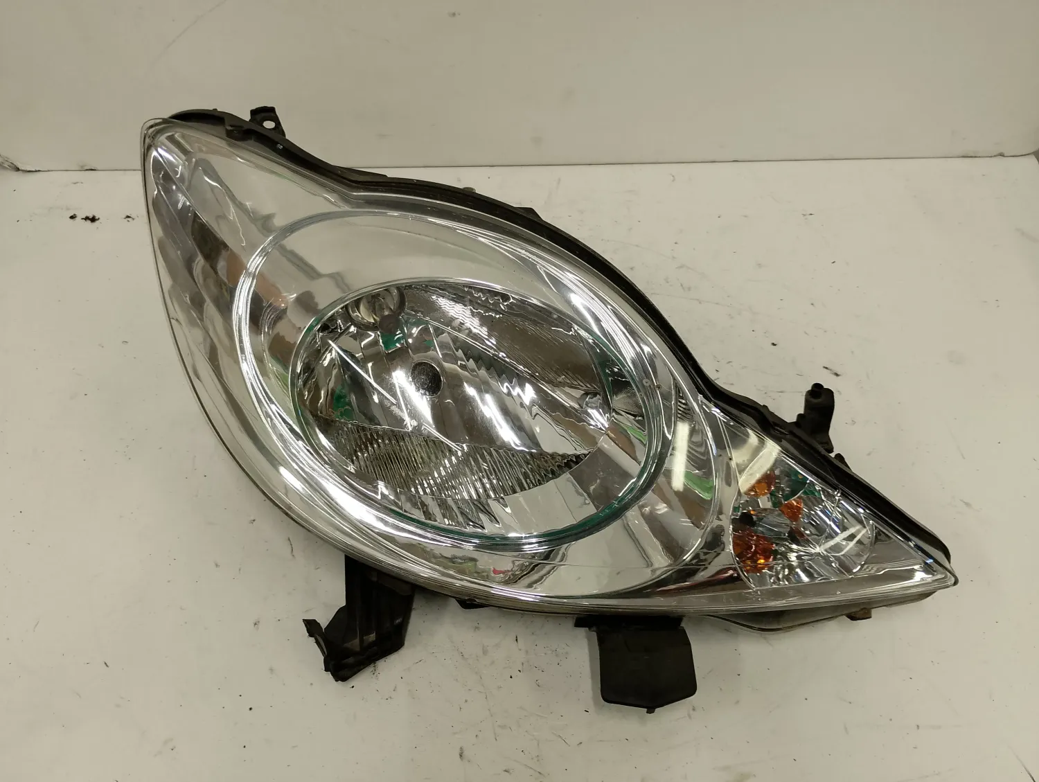 Faro ant. destra Peugeot 107 (2005 – oggi) 1.0 50 KW benzina 620674 1KR