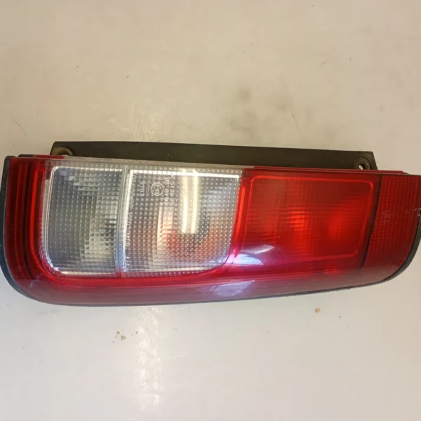 Faro posteriore destro Suzuki Ignis 1a Serie 4×4 (2000 – 2003) 1.3 61 KW benzina M13A