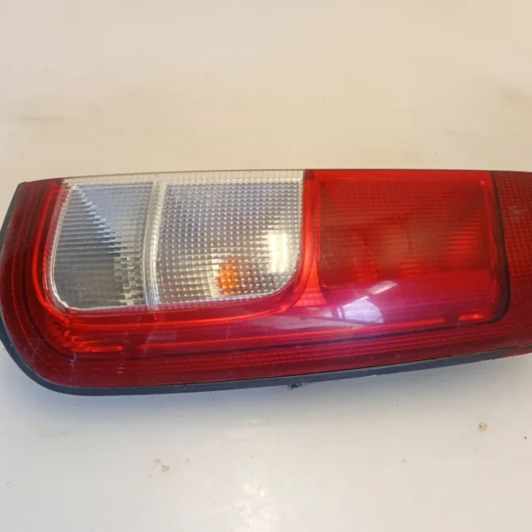 Faro posteriore destro Suzuki Ignis 1a Serie 4×4 (2000 – 2003) 1.3 61 KW benzina M13A