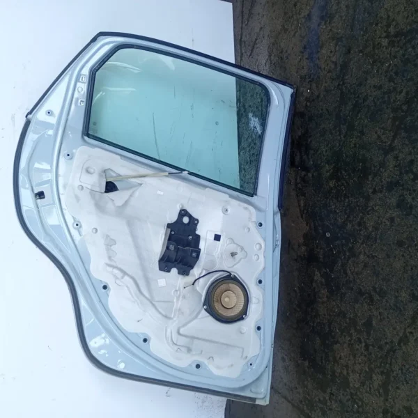 Porta posteriore sinistra Fiat 500l (2012 – 2018) 1.3 62 KW diesel 51883292 199B4000