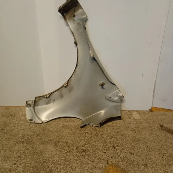 Parafango anteriore sinistra Peugeot 107 (2005 – oggi) 1.0 50 KW benzina 7840Q7 1KR