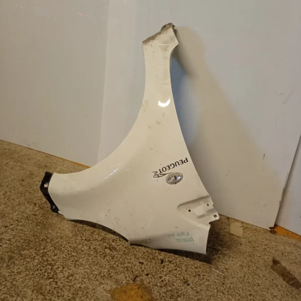 Parafango anteriore destra Peugeot 107 (2005 – oggi) 1.0 50 KW benzina 7841S8 1KR