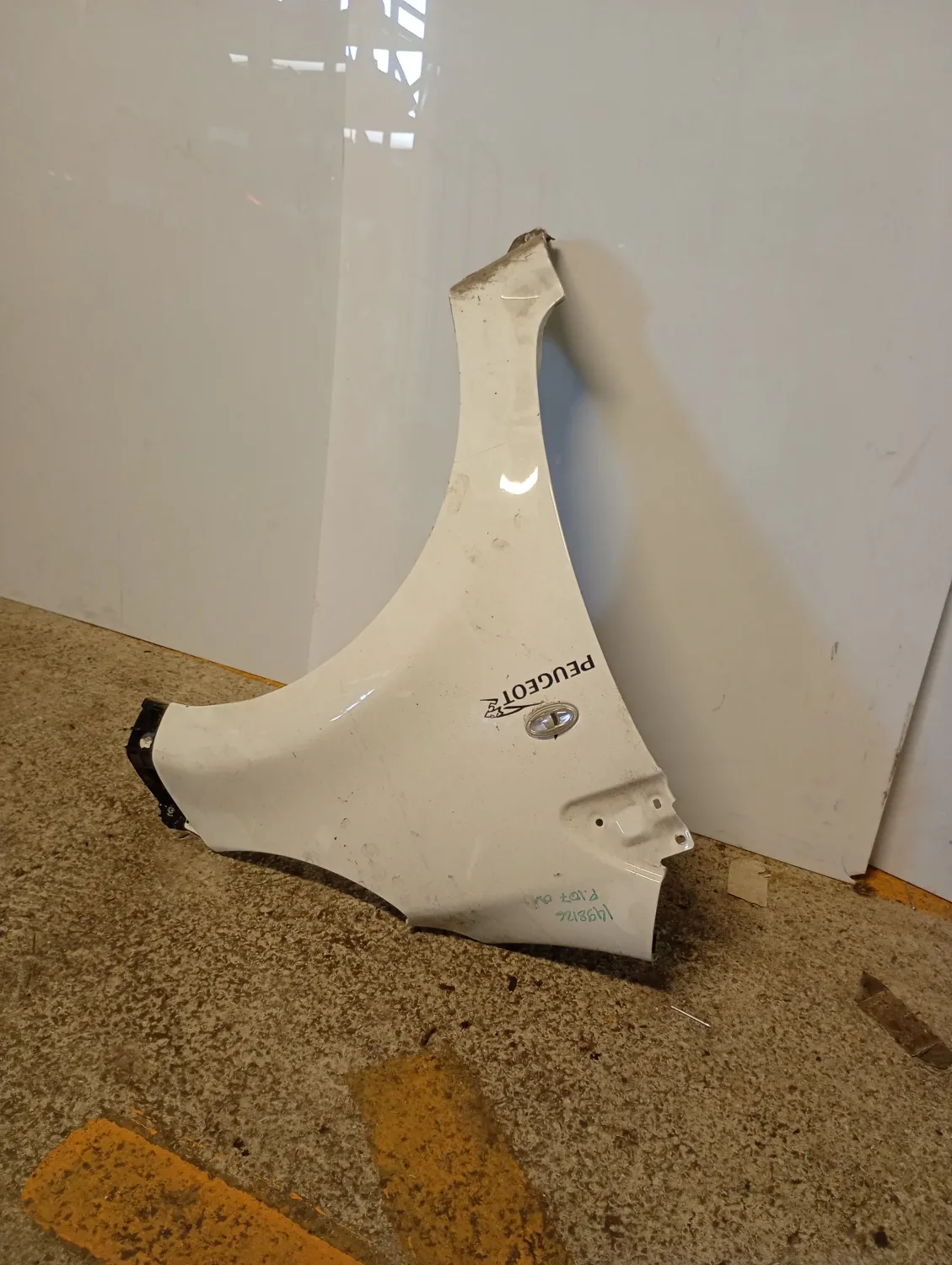 Parafango anteriore destra Peugeot 107 (2005 – oggi) 1.0 50 KW benzina 7841S8 1KR