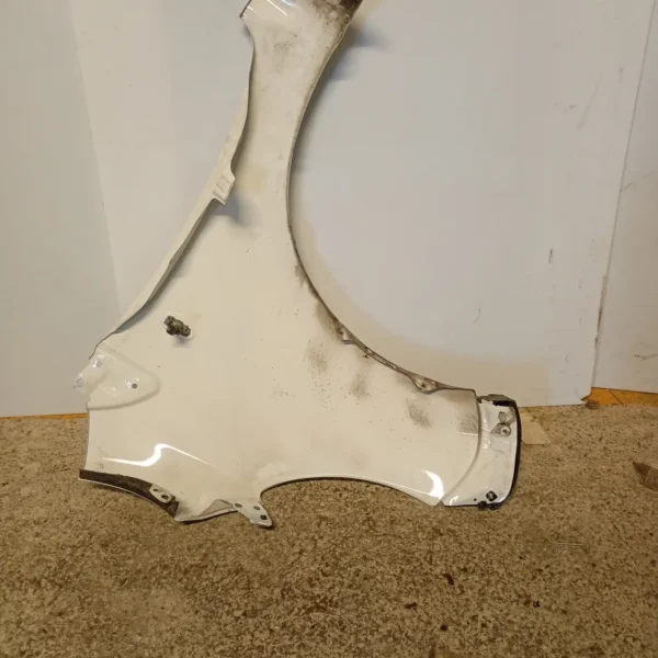 Parafango anteriore destra Peugeot 107 (2005 – oggi) 1.0 50 KW benzina 7841S8 1KR