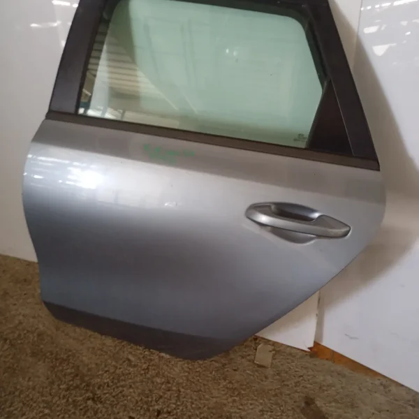 Porta posteriore sinistra Kia Ceed (2018 – oggi) 1.6 85 KW diesel 77003J7200 D4FE