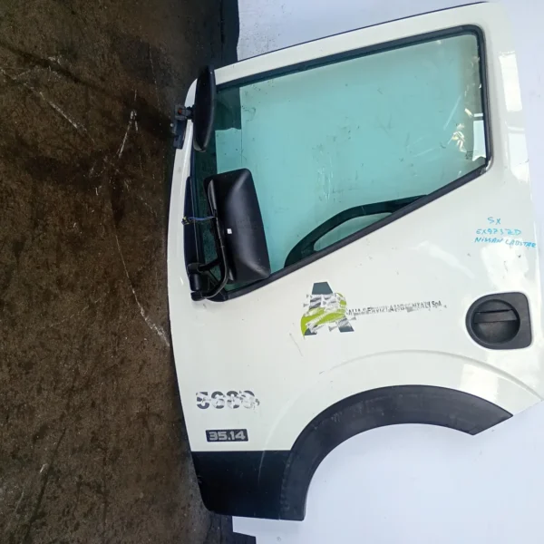 Porta anteriore sinistra Nissan Cabstar (2006 – 2017) 2.5 100 KW diesel H0101LC1MA YD25