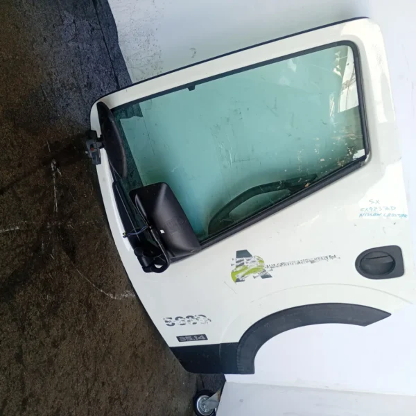 Porta anteriore sinistra Nissan Cabstar (2006 – 2017) 2.5 100 KW diesel H0101LC1MA YD25