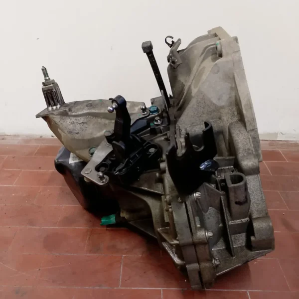 Cambio completo Nissan Micra (2010 – oggi) 1.2 59 KW benzina 3201000Q9H HR12