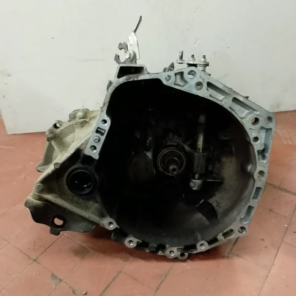 Cambio completo Toyota Aygo 2a Serie 2015 1.0 51 KW benzina 303000H060 1KR-FE