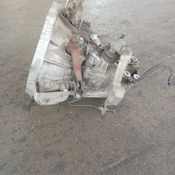 Cambio completo Toyota Yaris (2005 – 2012) 1.0 51 KW benzina 303000D073 1KR FE